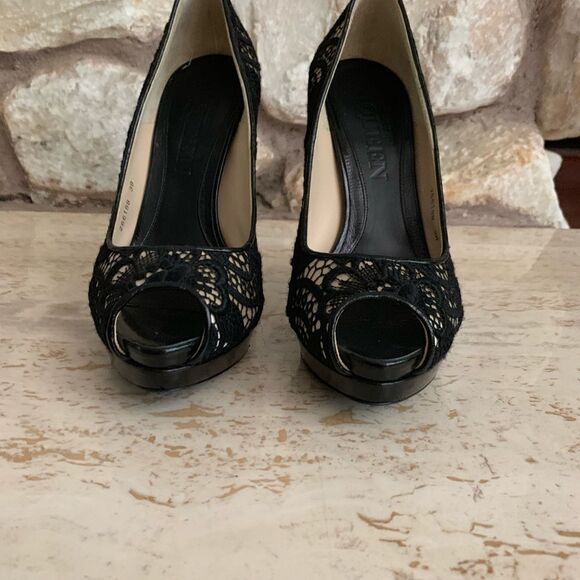 Alexander McQueen Orchid Lace peep toe pumps - Picture 5 of 8